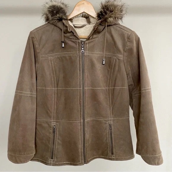 Danier 100% suede fur-trimmed parka coat. 🤎 - Picture 3 of 9